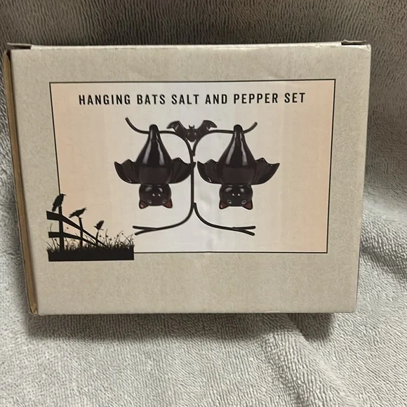 Cracker Barrel Bat Salt & Pepper Shakers NIB - Picture 2 of 2